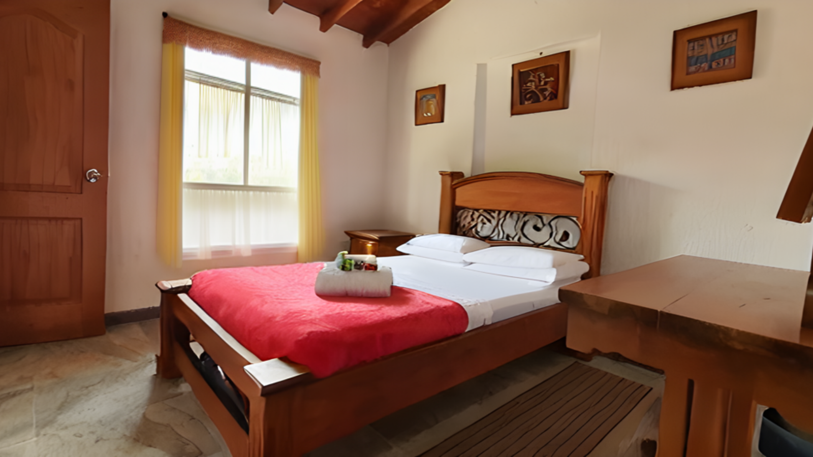Habitación sencilla en Hotel Swinger Medellín - Hotel Fantasy Resort, comodidad y privacidad para parejas.